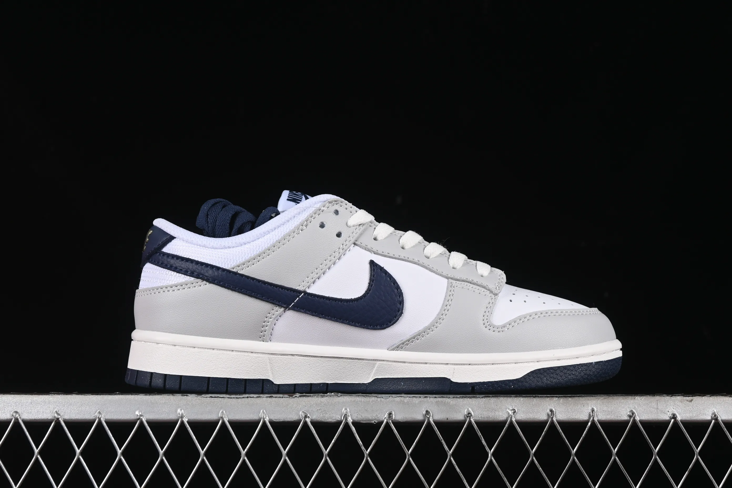 All categories Nk SB Dunk series Nk SB Dunk Low low-top sneakers Nk Dunk Low "Photon Dust" photon gray and white color SB low-top casual sneakers HF4299-001